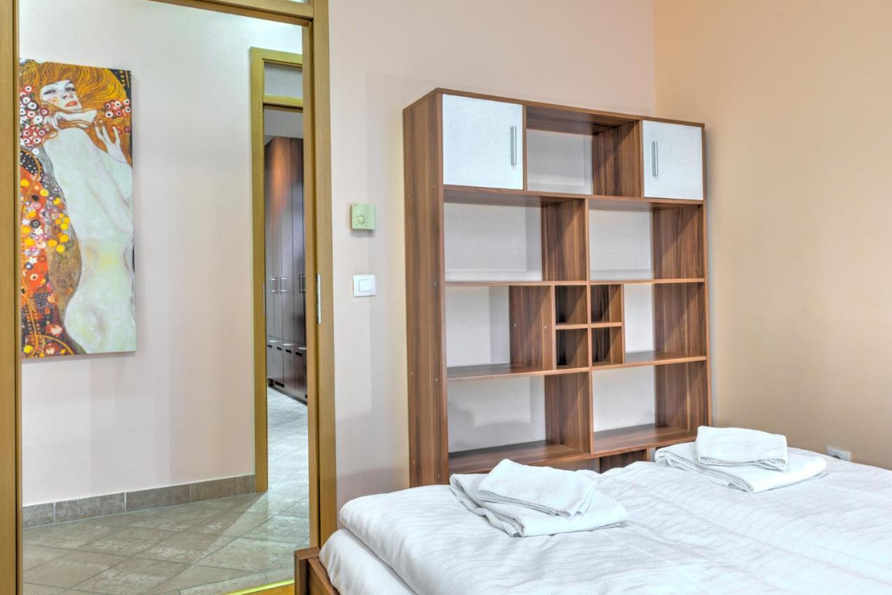 Central Capital Apartments Budapest Luaran gambar