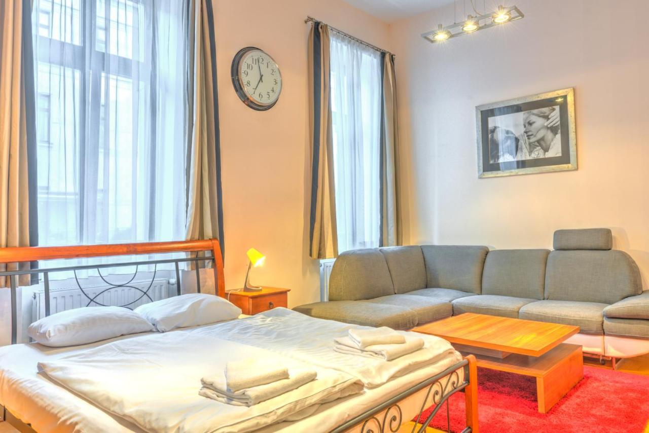 Central Capital Apartments Budapest Luaran gambar