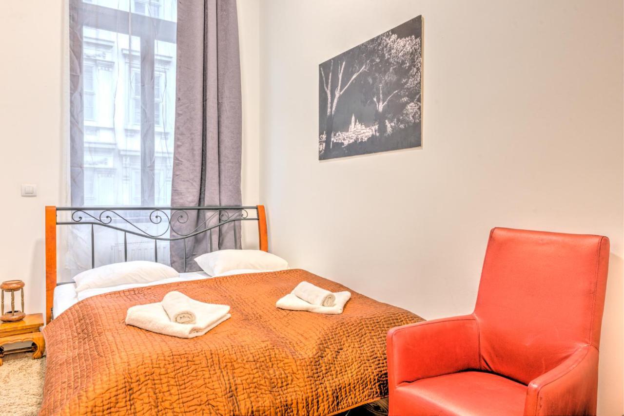 Central Capital Apartments Budapest Luaran gambar