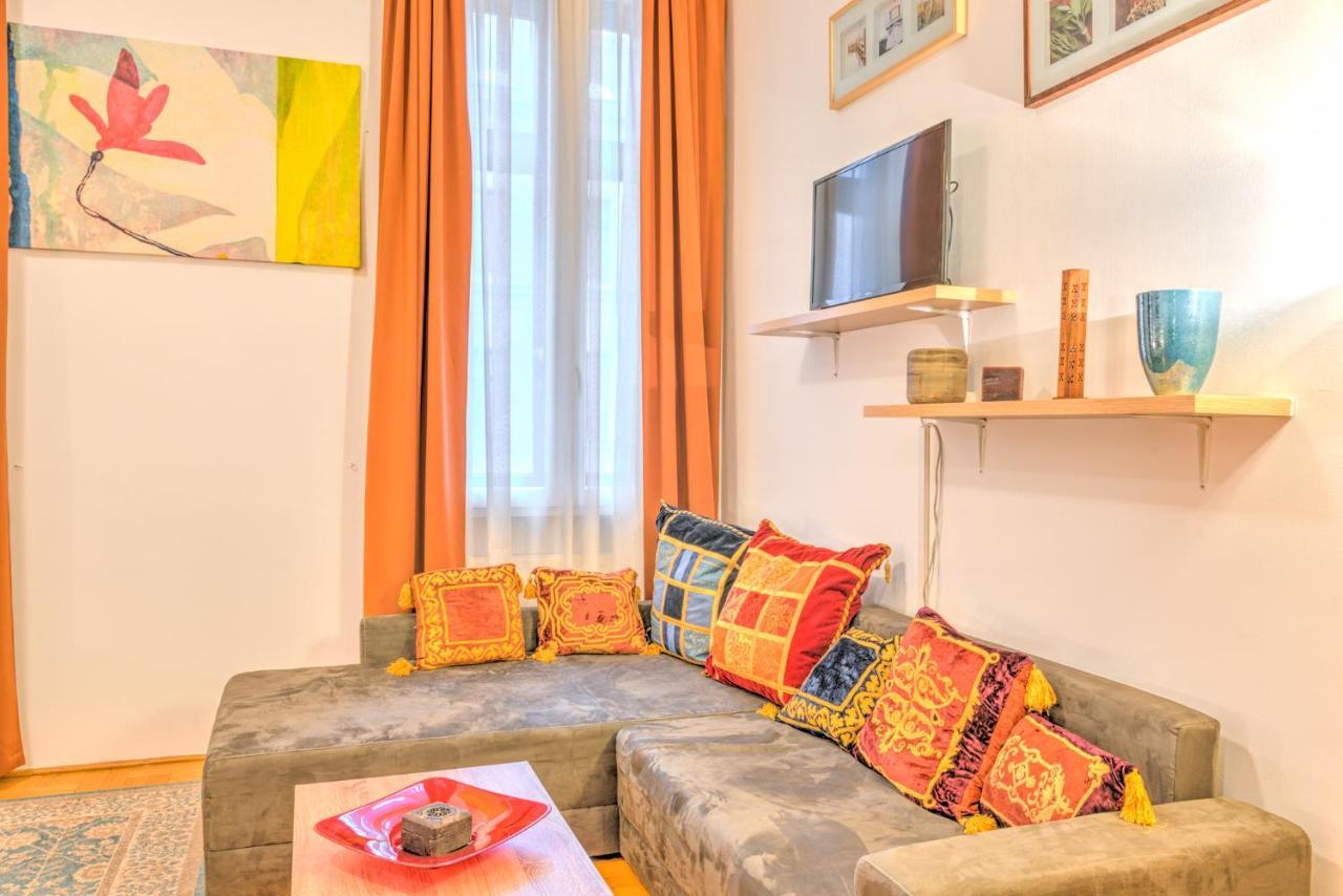 Central Capital Apartments Budapest Luaran gambar
