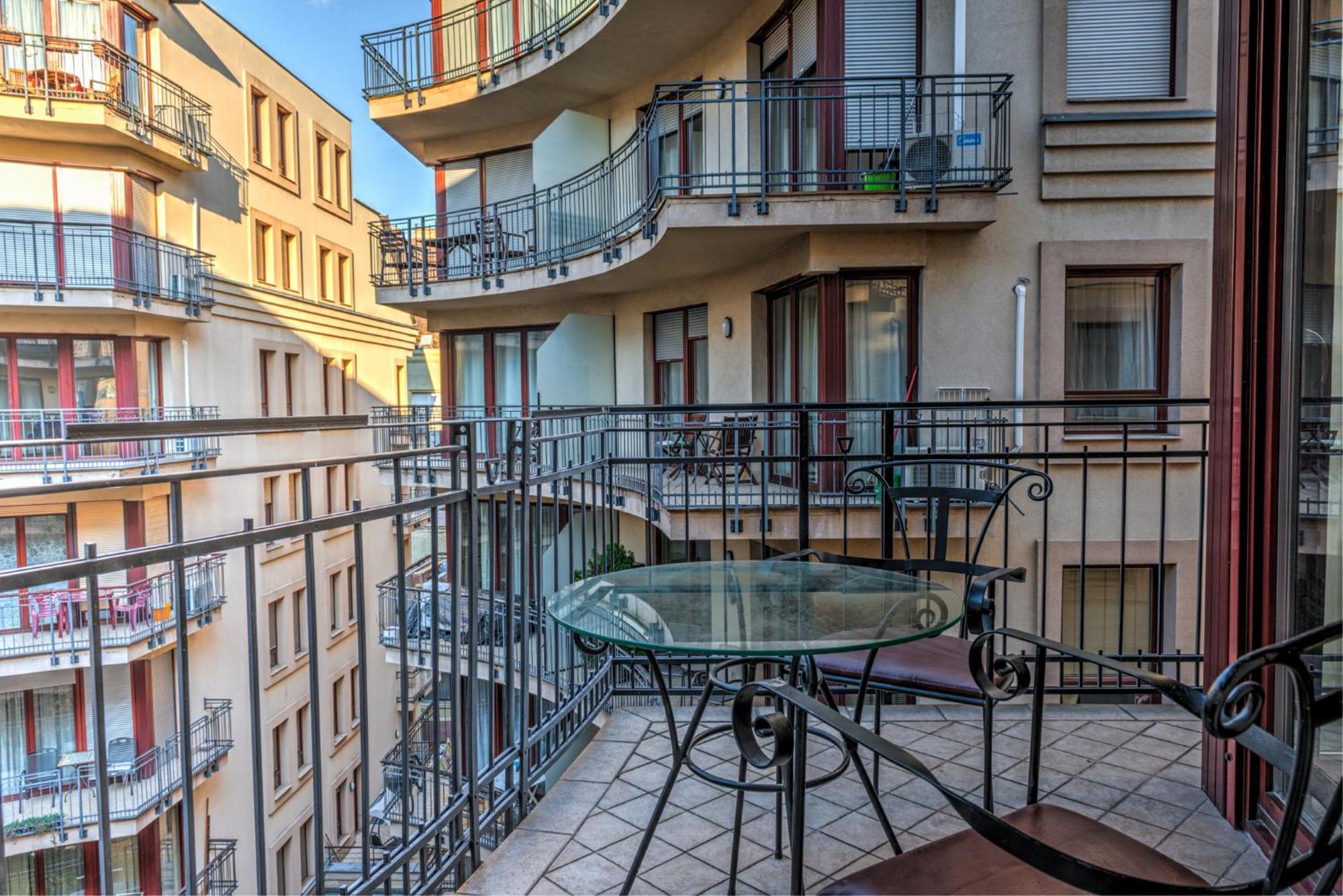Central Capital Apartments Budapest Luaran gambar